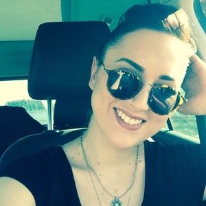 Meet your Posher, Hayley